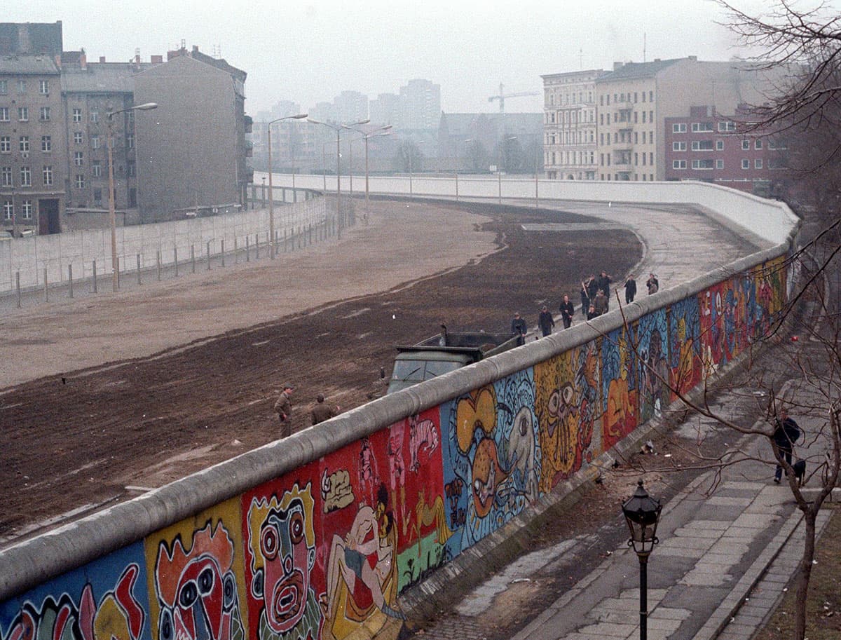 Berlin Wall - history illustration