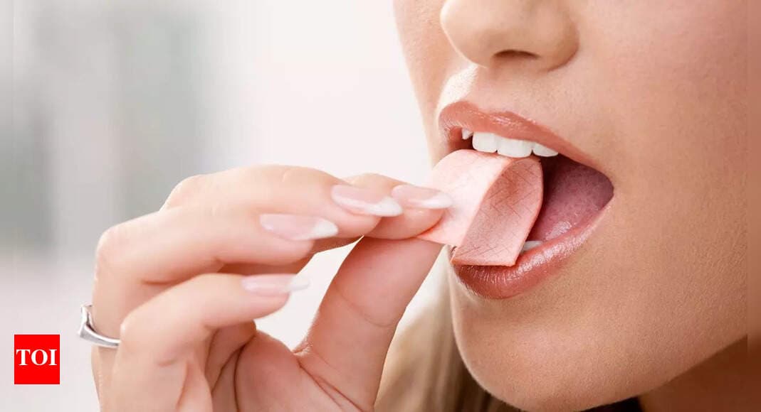 Swallowed gum stays in your stomach for seven years illustration
