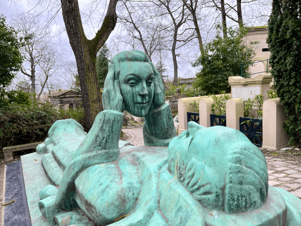 a. PARIS b. LONDON c. HAWAII - people illustration